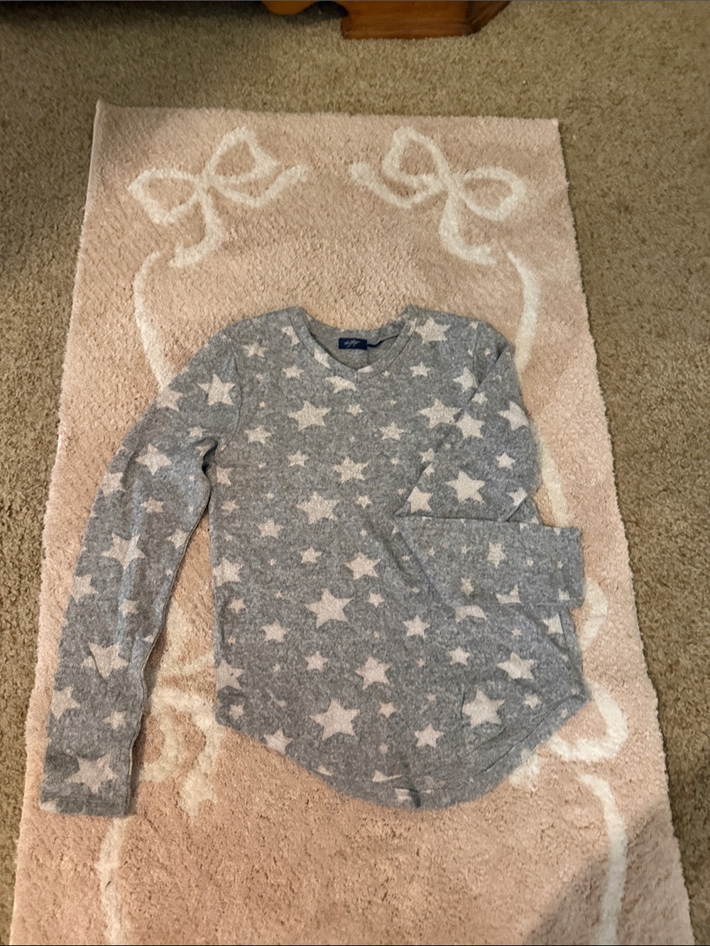 Buckle Gray Star Knit Sweater Top. super soft! girls L (10-12) hardly worn ever